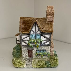 Vtg Museum Collection 1987 High Street Cottage Charming Figurine with Brown Roof